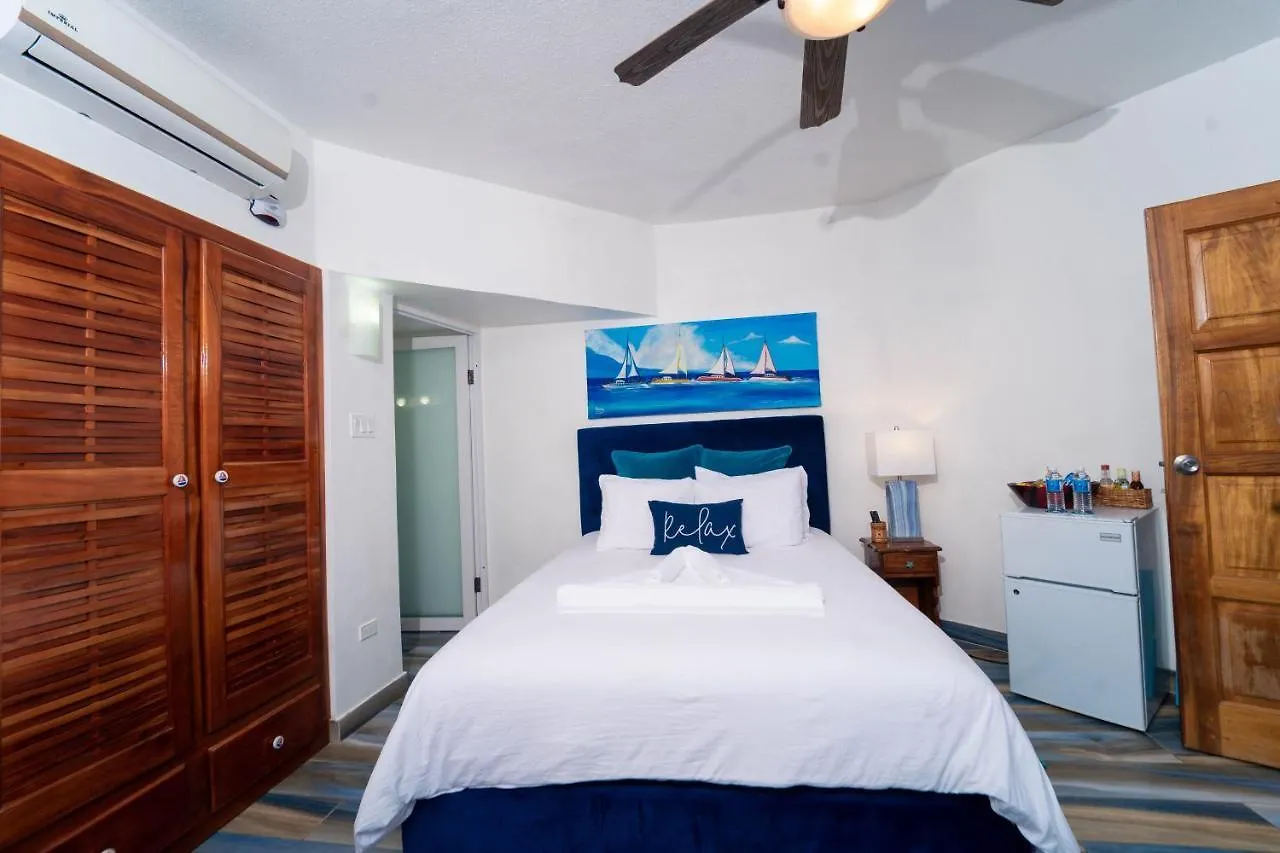 Blue Skies Beach Resort Negril